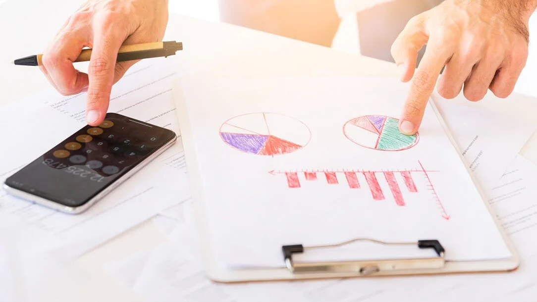 Business valuation advisor in Dubai working on financial assessments for UAE businesses.